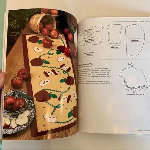 Sew Creative Gifts For Under $10 Book House of White Birches Hardback Sewing VTG - Picture 7 of 8